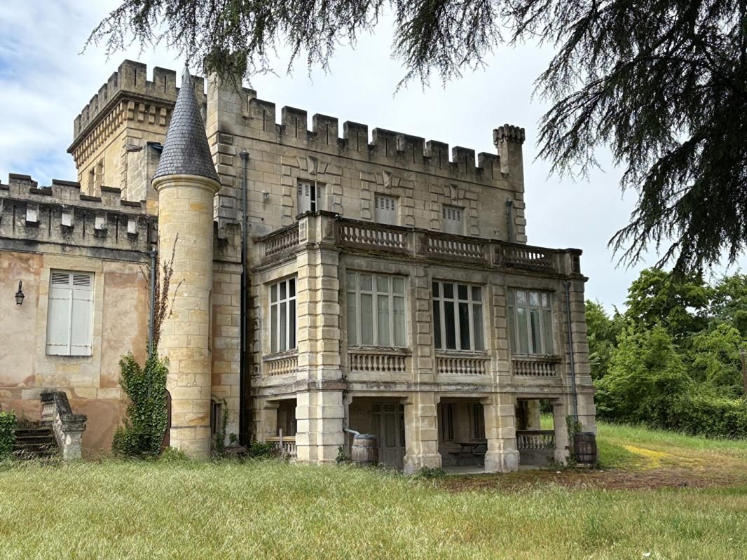 CAPIAN À 31 km DE BORDEAUX : DOMAINE XVIIe & XIXe  Secteur Langoiran 3