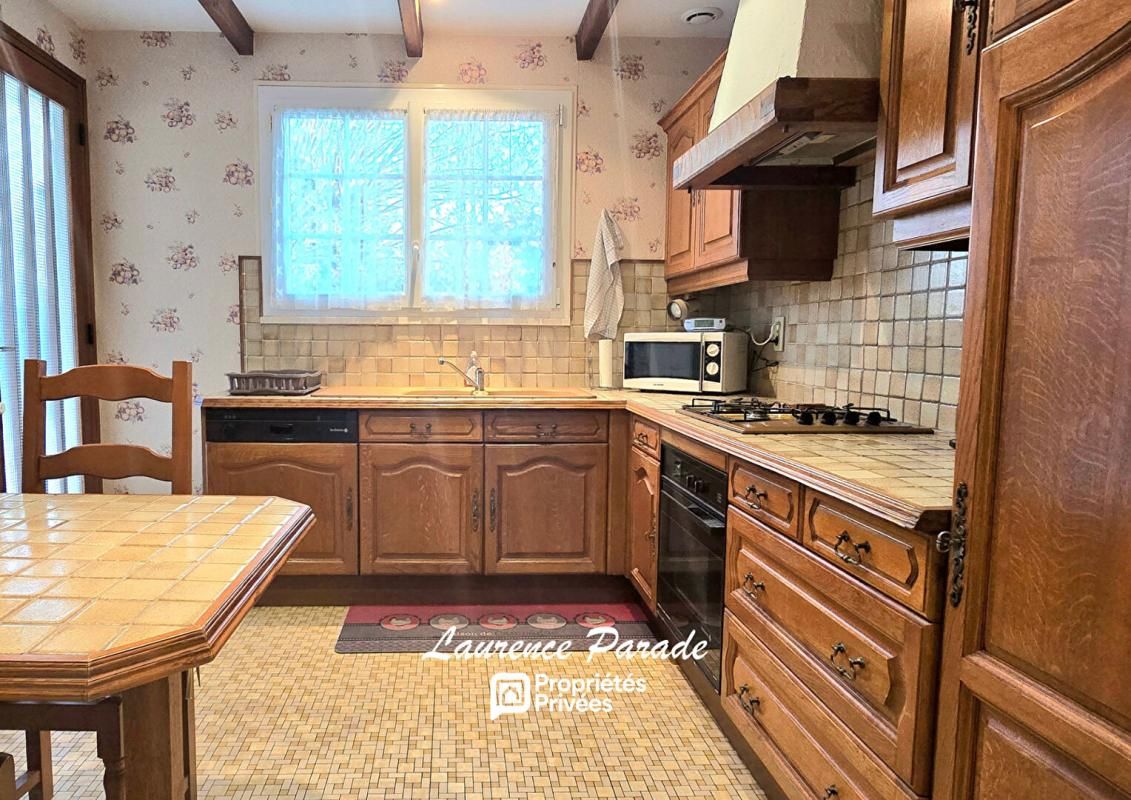 MONTPON-MENESTEROL Maison avec double garage et parc 4