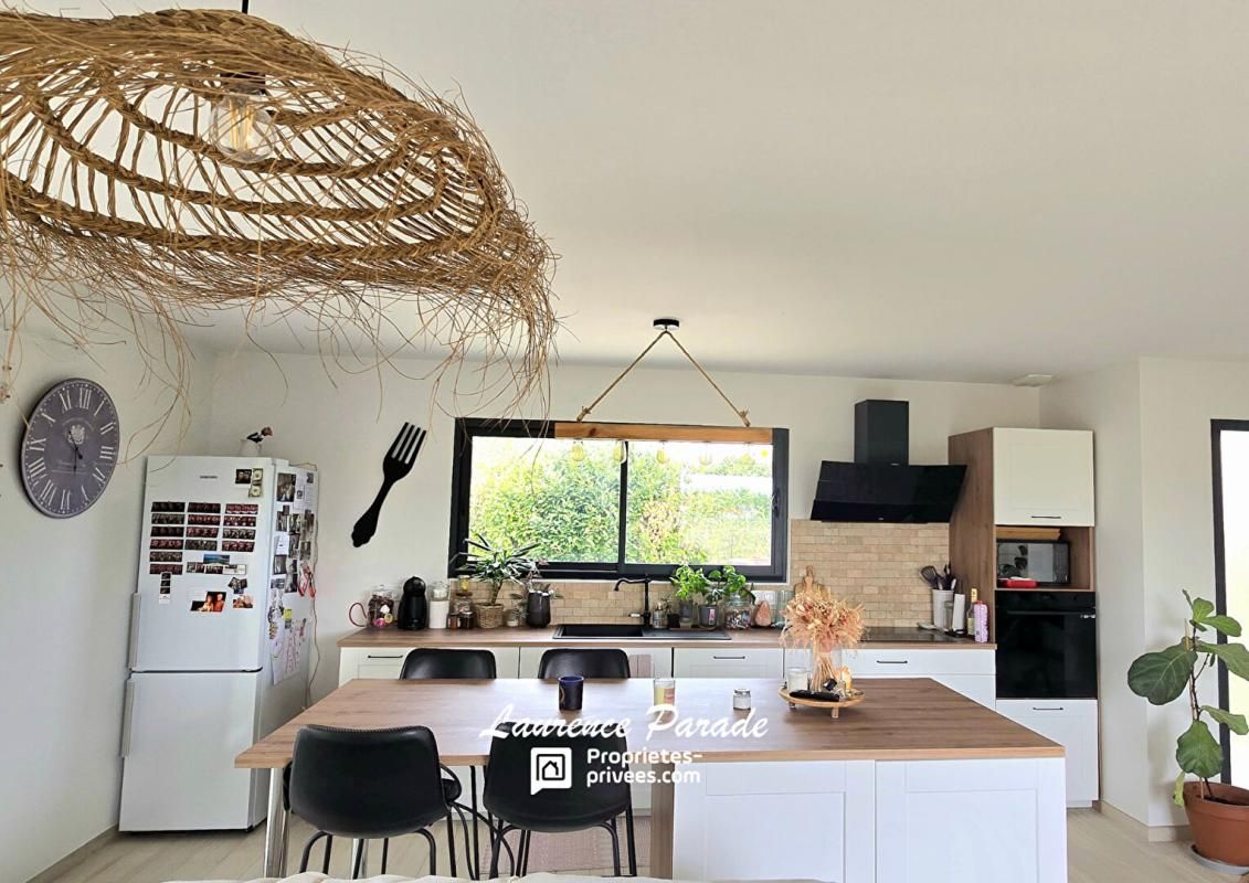 LE PIZOU Maison récente sous décennale  garages, hangar parc mare 4