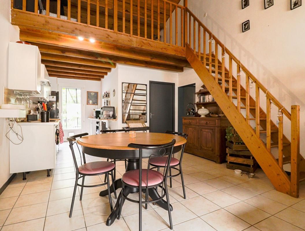 AIGUEFONDE Maison de plain-pied 76 m²  - 2 chambres - Jardin - Garage - Environnement calme 2