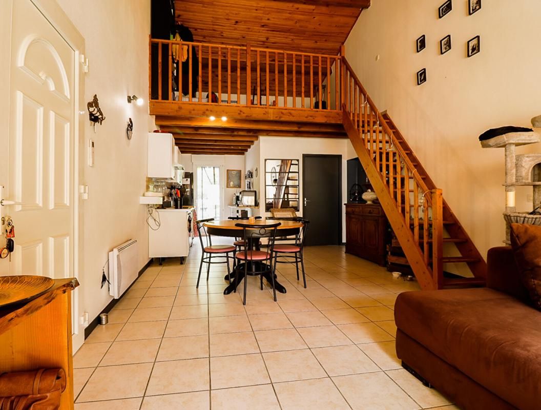 AIGUEFONDE Maison de plain-pied 76 m²  - 2 chambres - Jardin - Garage - Environnement calme 4