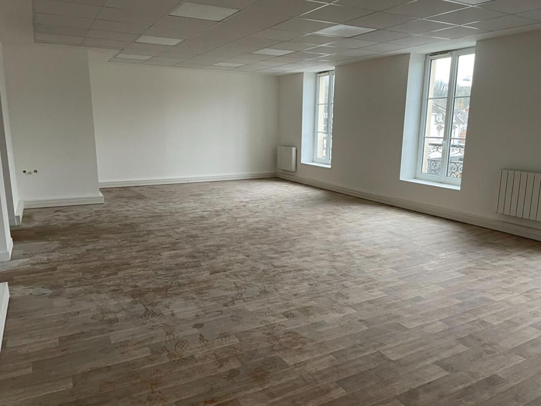 LA FERTE-SOUS-JOUARRE Bureau dans résidence de standing plein centre ville de la Ferté sous jouarre 1