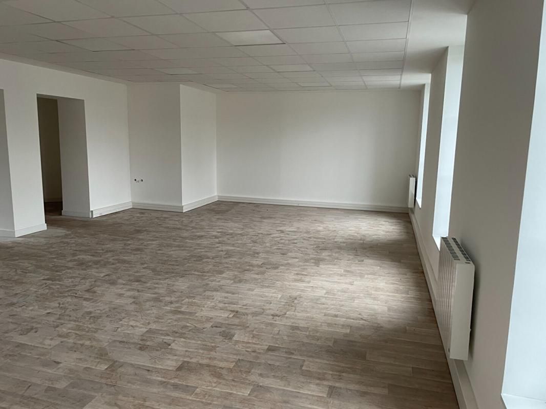 LA FERTE-SOUS-JOUARRE Bureau dans résidence de standing plein centre ville de la Ferté sous jouarre 2