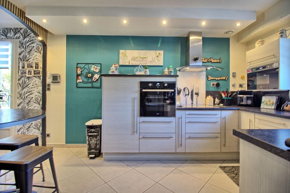 SAINT-SYLVAIN-D'ANJOU Maison centre Saint sylvain d'Anjou 120 m2 au calme square 4 chambres 3