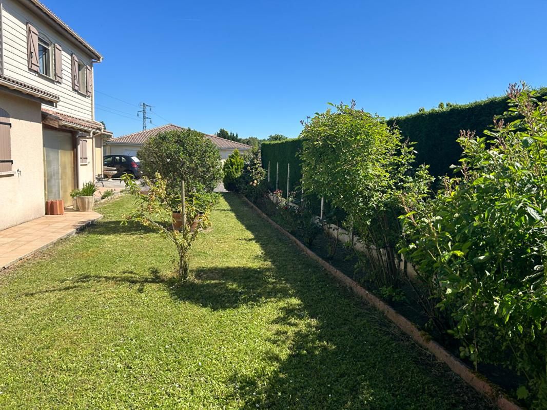 Maison Carbon Blanc 8 pièce(s) 192 m2 sur une parcelle de 1030 m2