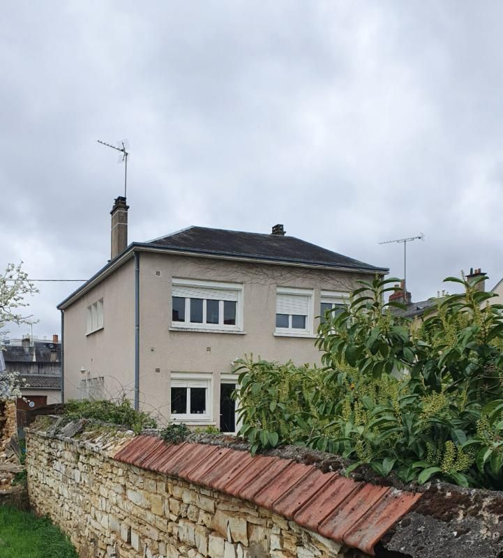 CHATEAUROUX Maison de ville 150 m2 4 chambres + garage + parking + jardin 1