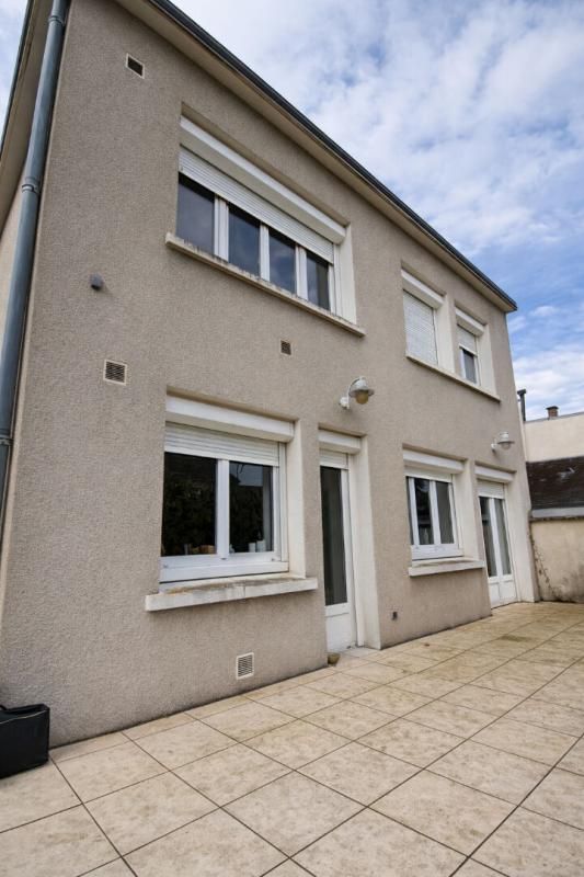 CHATEAUROUX Maison de ville 150 m2 4 chambres + garage + parking + jardin 2