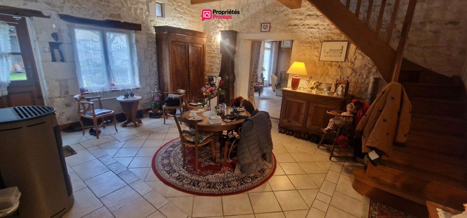 MEUSNES Longère de 155 m² - 6 pièces dont 3 chambres plus dépendances 3