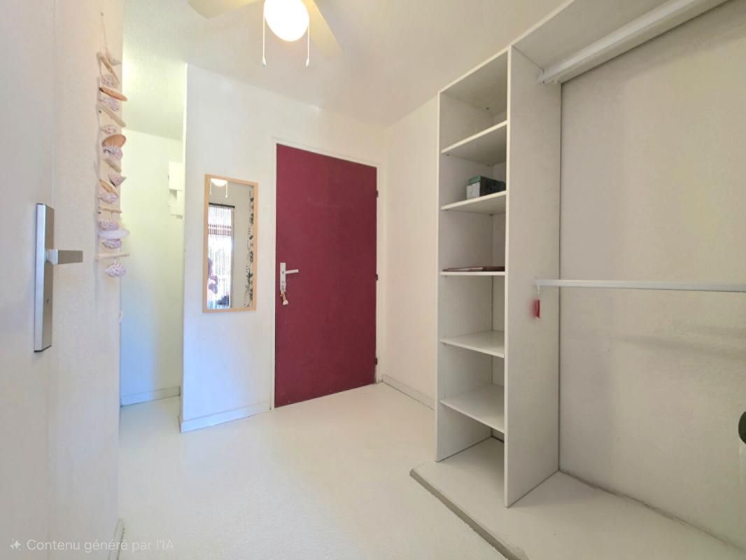 BORMES-LES-MIMOSAS T1 OPTIMISÉ + chambre cabine + PARCKING IDÉAL INVESTISSEMENT LOCATIF a 155000 EUR 2