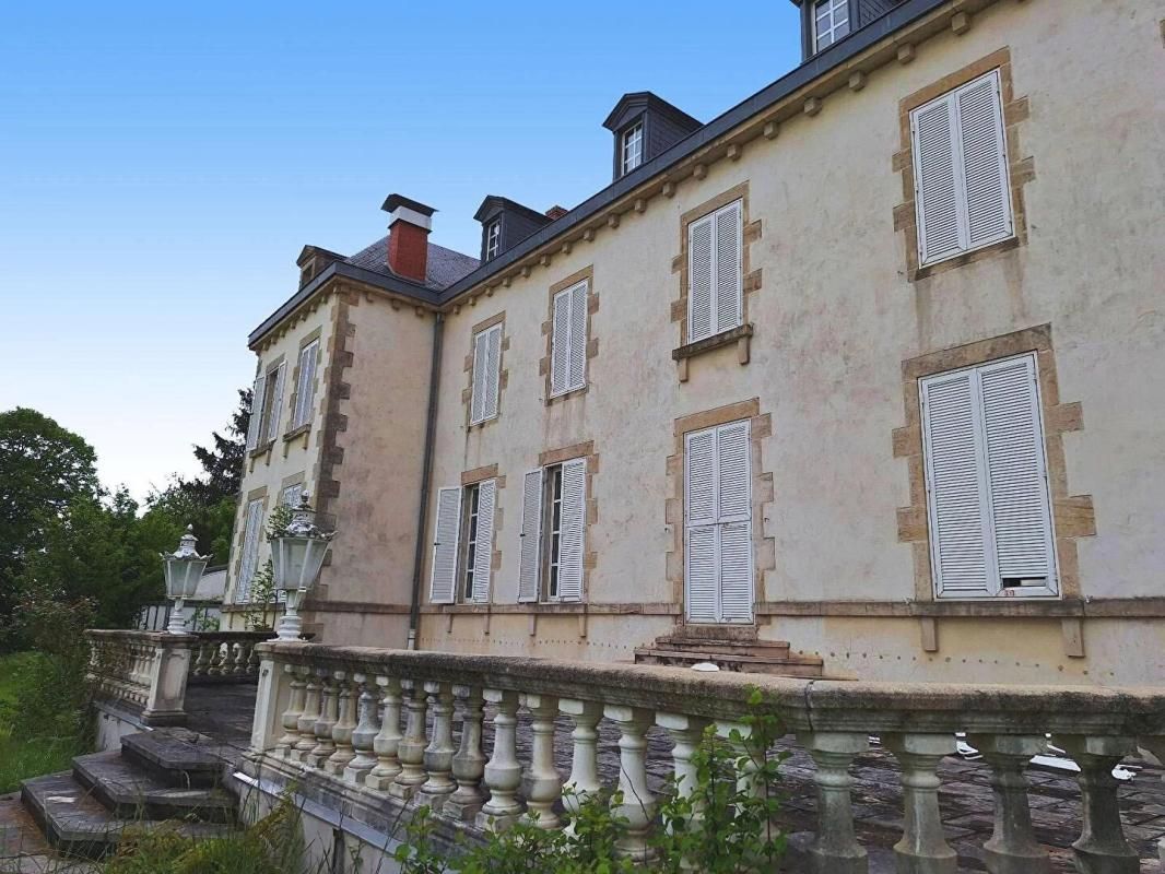 MOULINS-ENGILBERT Château Moulins Engilbert 12 pièce(s) 395,85 m2 3