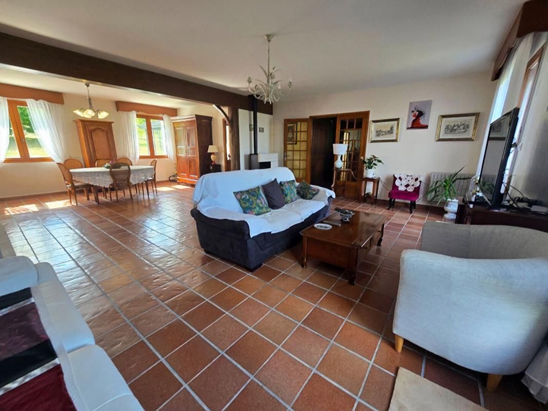 CREUZIER-LE-VIEUX Maison Creuzier Le Vieux 7 pièce(s) 193 m2 3