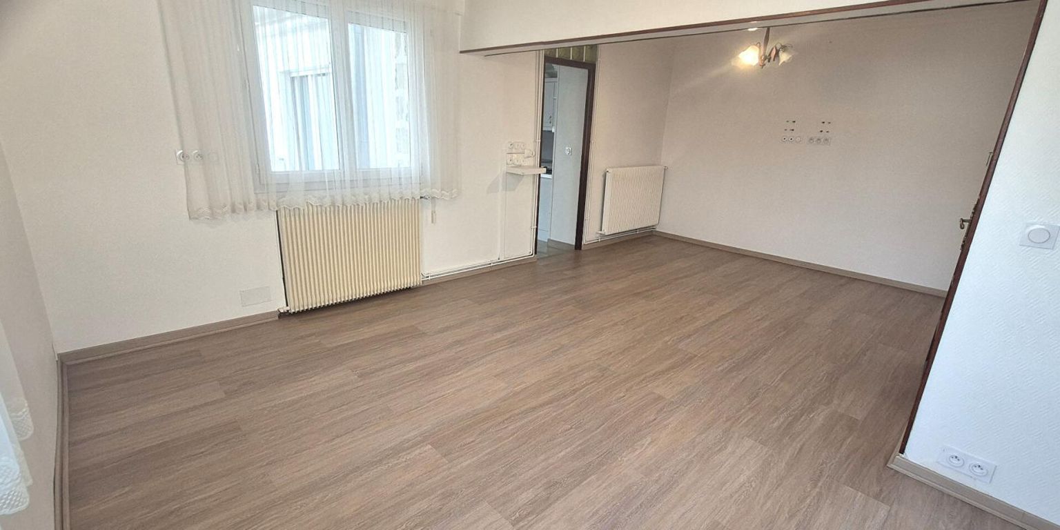 SAINT-DIZIER Belle Maison en Pierre ou de Caractère de 112 m² Rénovée avec Goût avec sa Cour fermée de 12 m², Terrasse de 56 m², Vérandas Chauffées, Garage de 32 m² avec Buanderie, Chaufferie PAC Air-Eau, Cuisine d'été et Terrain clos, arborés de 286 m² avec son Barbe 3