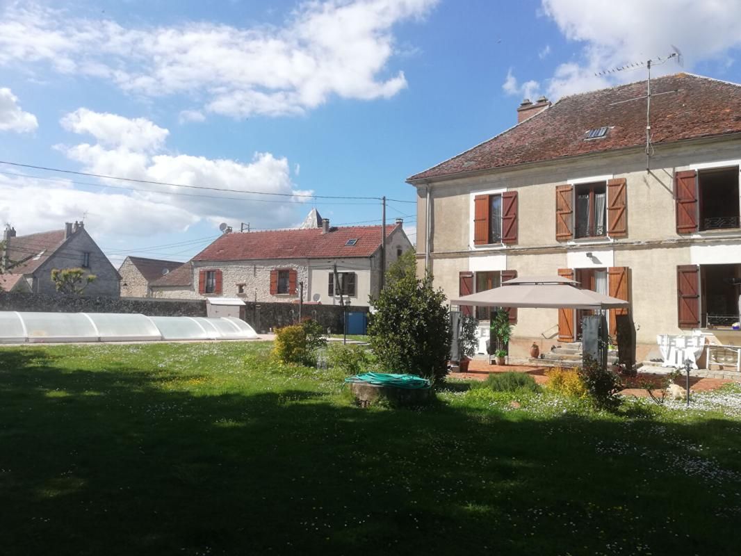 JOUY-LE-CHATEL MAISON BOURGEOISE 186 M2 AVEC PISCINE CHAUFFÉE ET COUVERTE 320 000 2