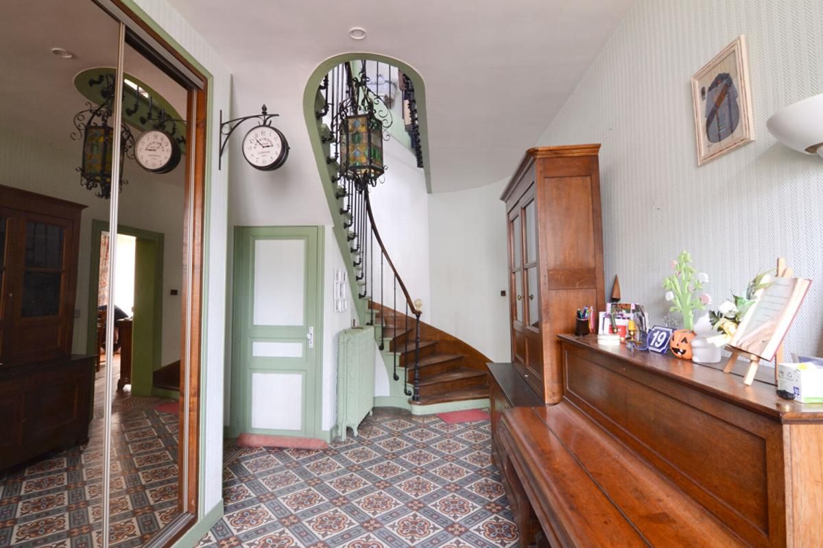 JOUY-LE-CHATEL MAISON BOURGEOISE 186 M2 AVEC PISCINE CHAUFFÉE ET COUVERTE 320 000 3