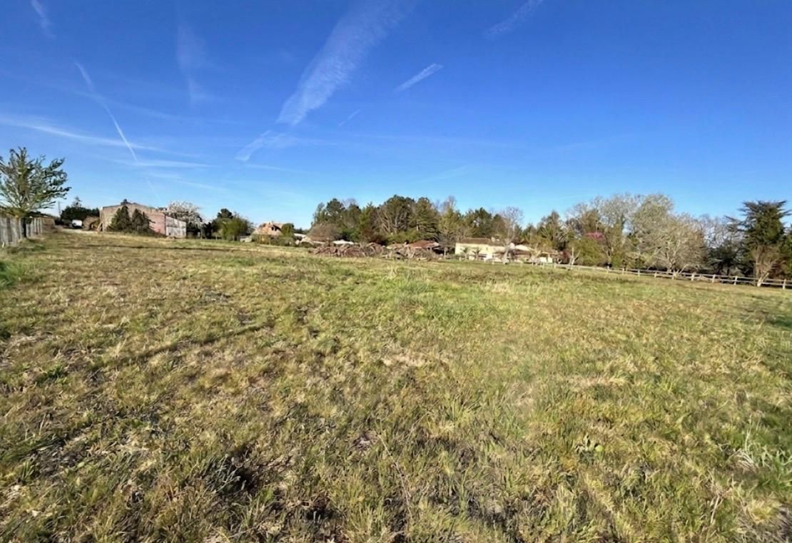 PUGNAC Terrain  à bâtir pour locaux Industriels et Commerciaux   -  4724 m2 - LOTS C1 et C2 3