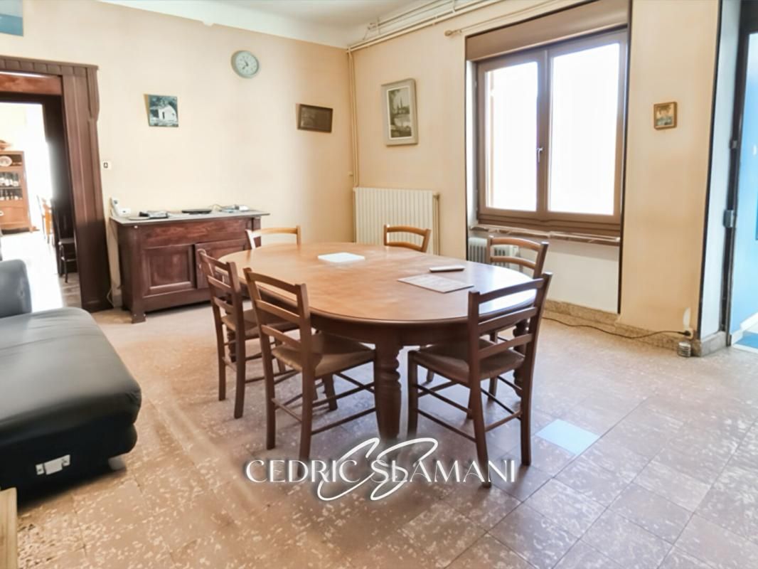 FELINES-MINERVOIS EXCLUSIVITE MAISON 8 PIECES 186M2, SALLE A MANGE, DOUBLE SEJOUR, BUREAU, 4 CHAMBRE, 2 WC, 3 SALLE D EAU,JARDIN, GARAGE 2