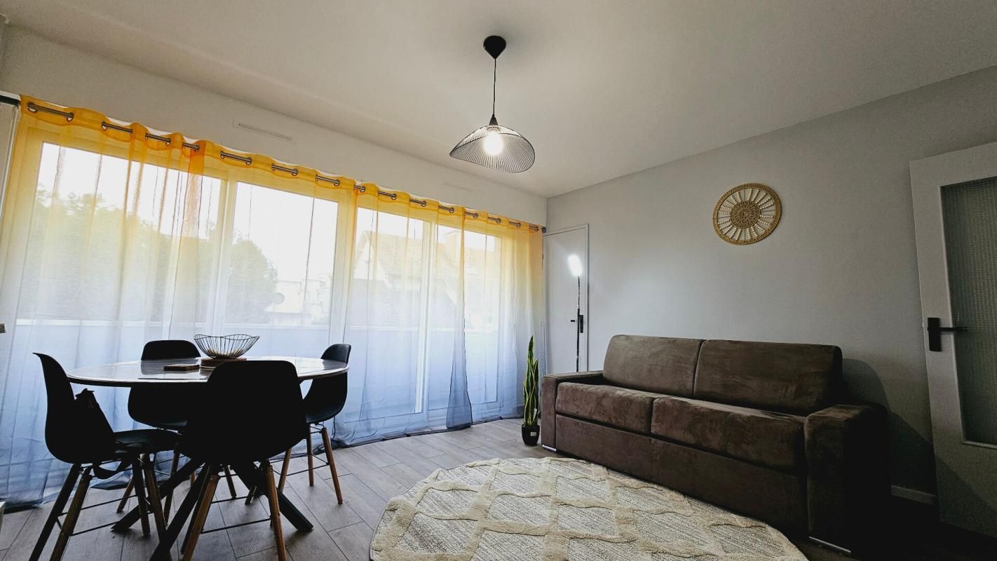 BOURGES BOURGES APPARTEMENT 32.3 M² RENOVÉ ET MEUBLÉ BALCON 2