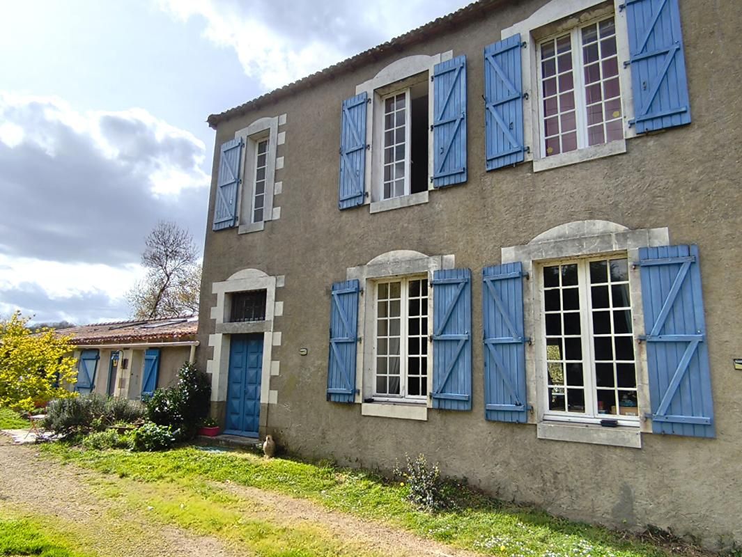 DIVATTE-SUR-LOIRE Maison bourgeoise Divatte Sur Loire 7 pièces 234 m2 1