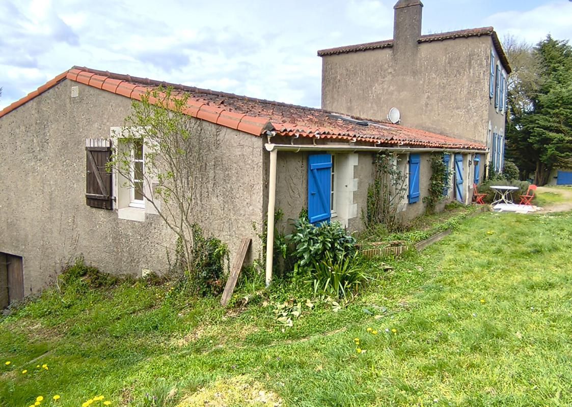 DIVATTE-SUR-LOIRE Maison bourgeoise Divatte Sur Loire 7 pièces 234 m2 3