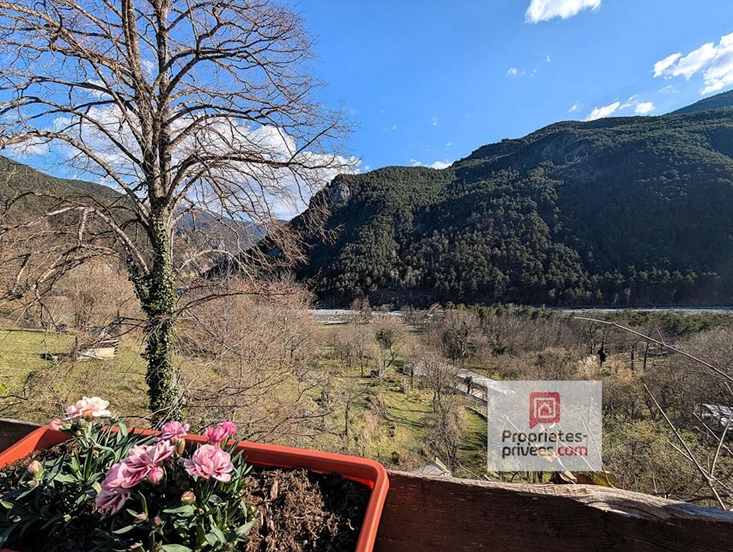 Maison de hameau avec jardins et dépendances