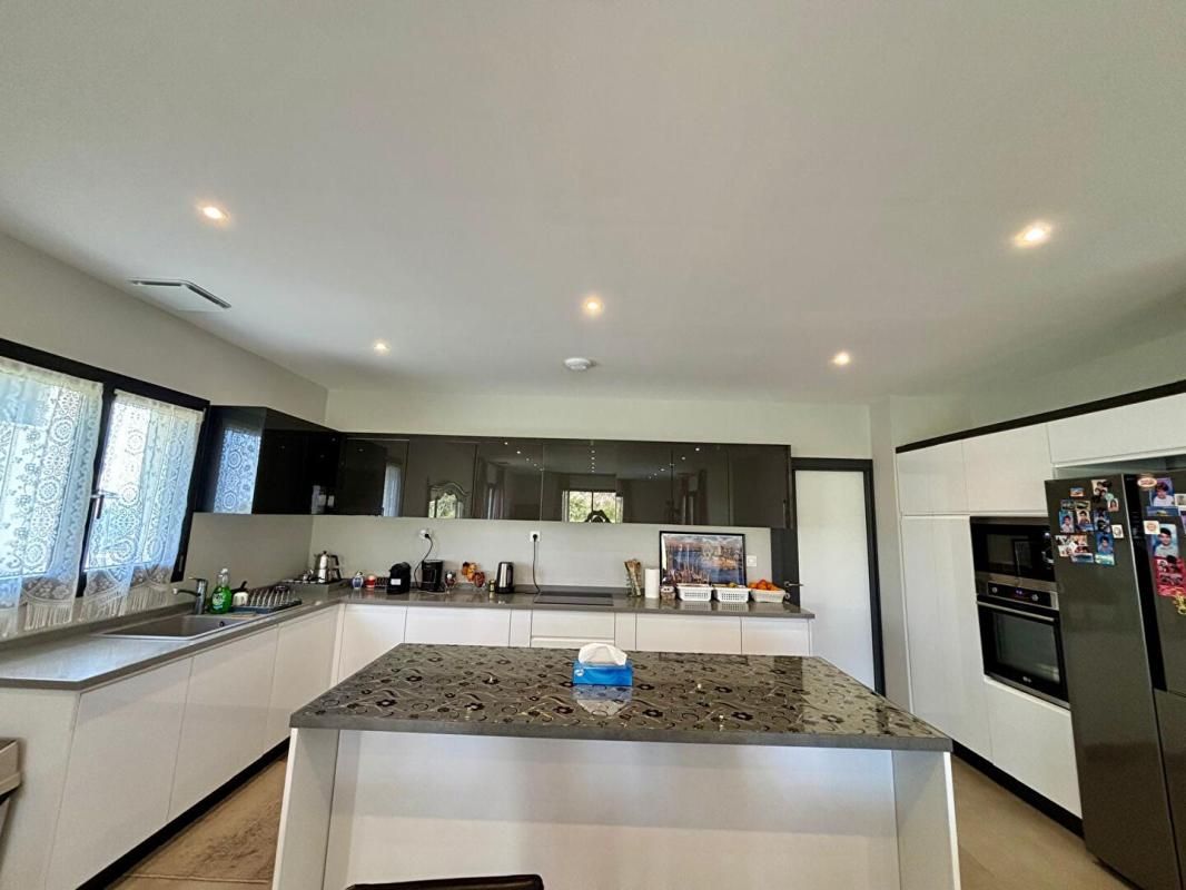 NEVERS Maison contemporaine toit plat - 156 m² - Terrain de 1861 m²  - Secteur Nevers 4