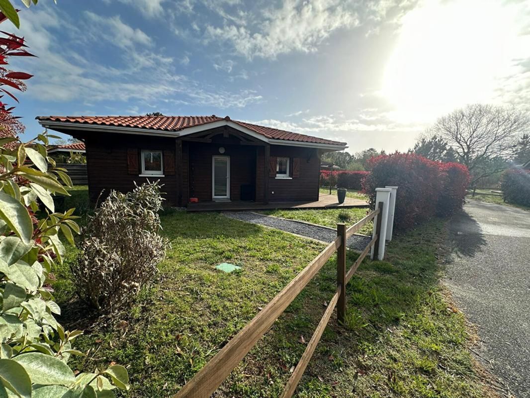 EN EXCLUSIVITÉ Maison récente avec fort potentiel locatif à Parentis-en-Born, à deux pas du lac