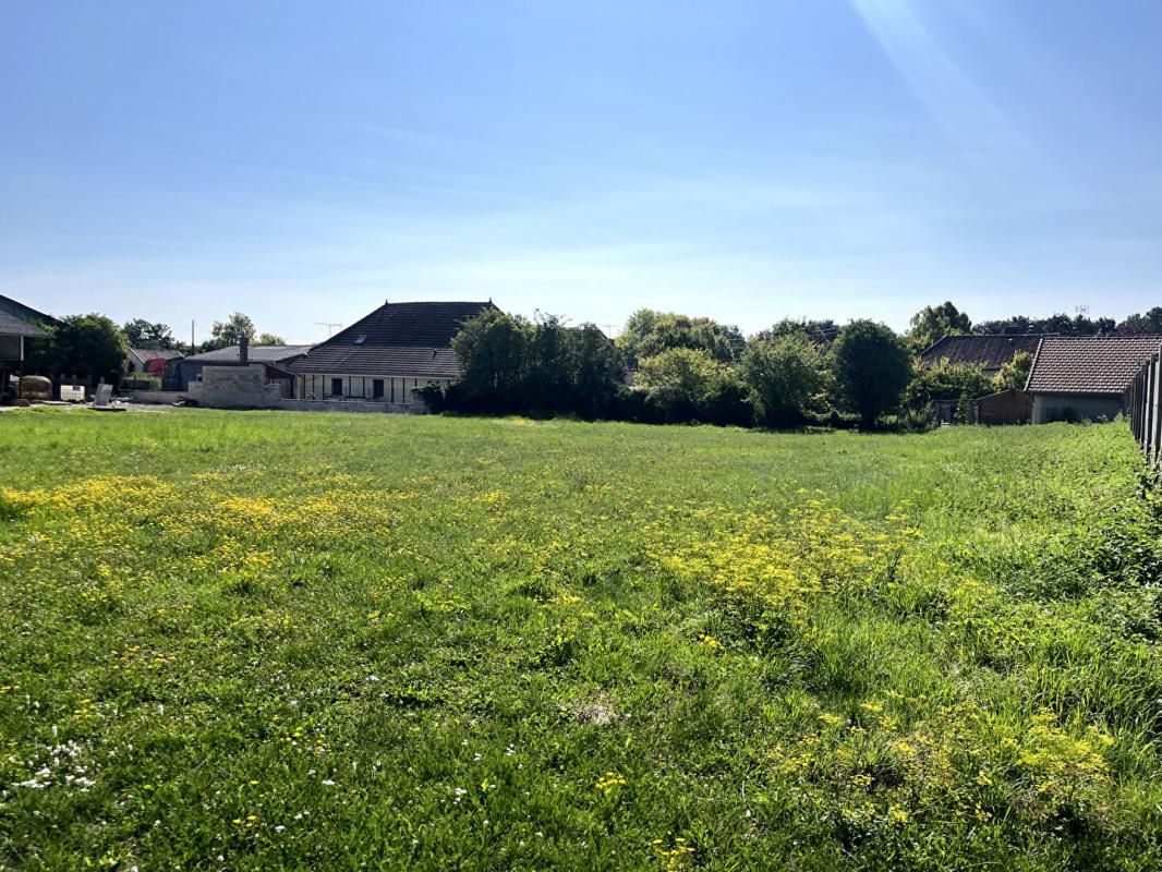 LES GRANDES-CHAPELLES Terrain Les Grandes Chapelles 1911 m2 2