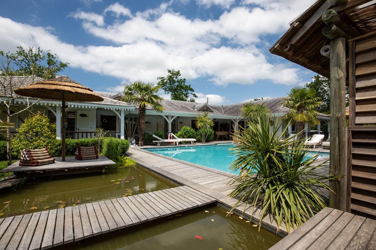 Magnifique villa contemporaine au coeur d'un jardin tropical