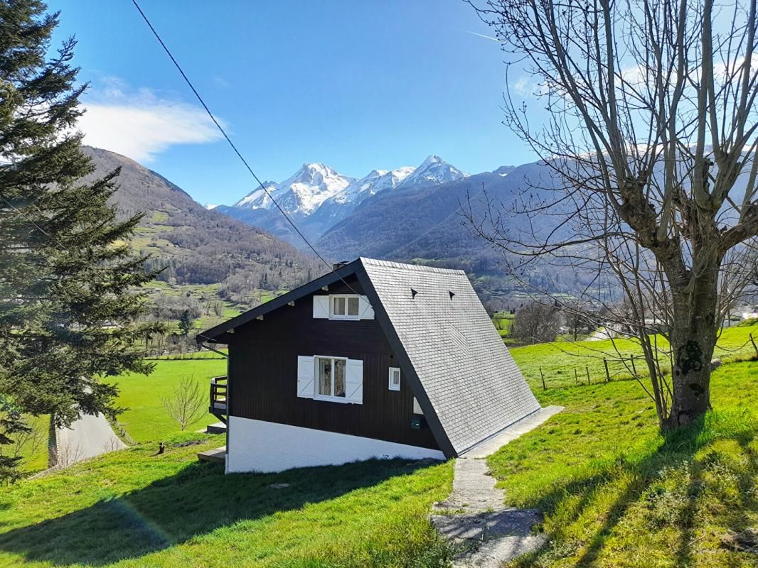 LARUNS Chalet en bois avec vue sur les Pyrénées 1