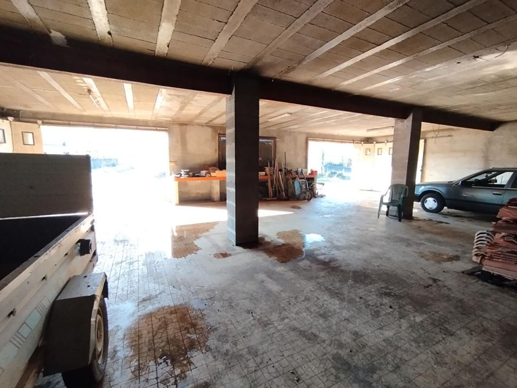 CHAMPTOCEAUX Bâtiment à rénover, 150m² de plain pied, Champtoceaux, Orée d'Anjou (49270) 3