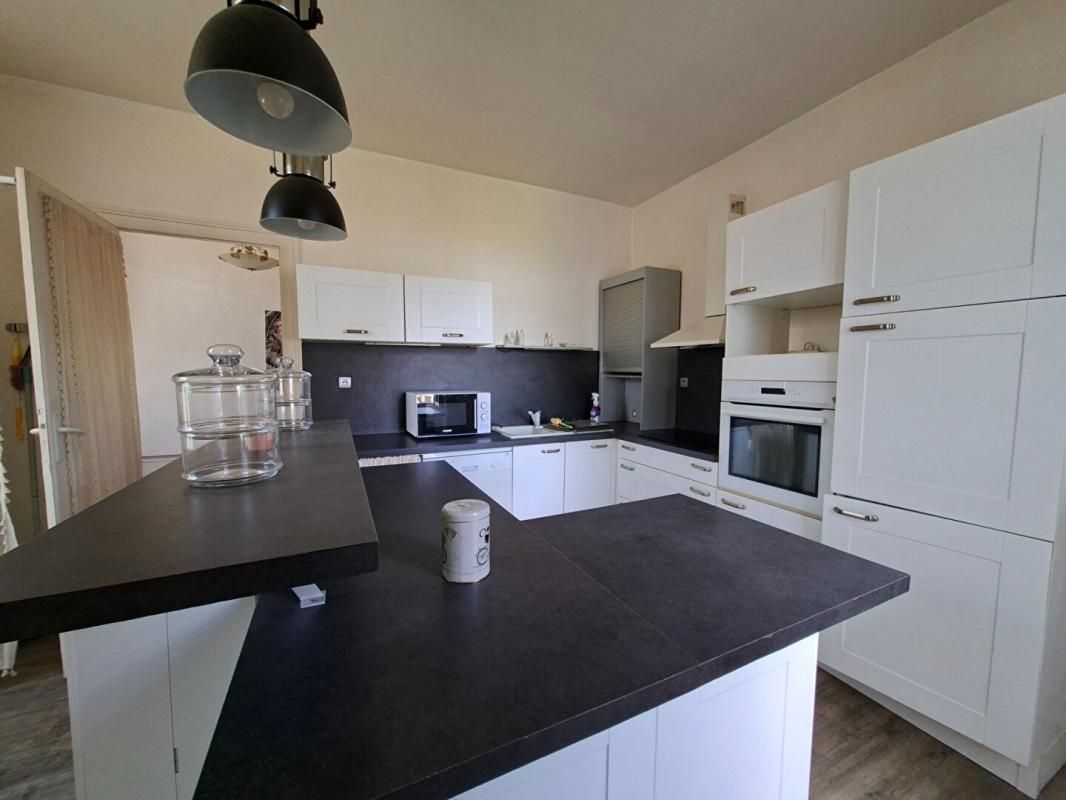 SAINT-ESTEPHE jolie maison pierre vue sur l estuaire de la Gironde SAINT-Estèphe 2