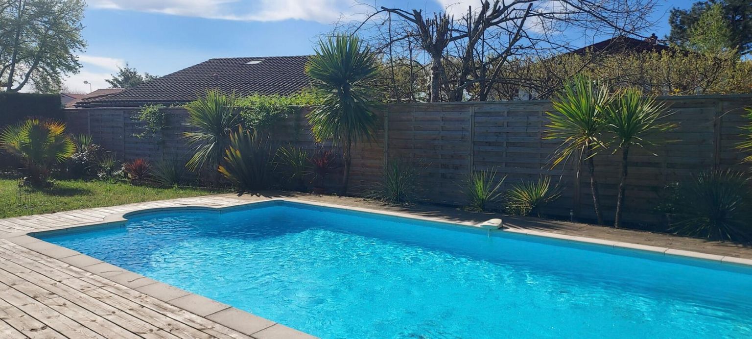 Maison Biscarrosse 114 m2 avec 4 chambres et  piscine