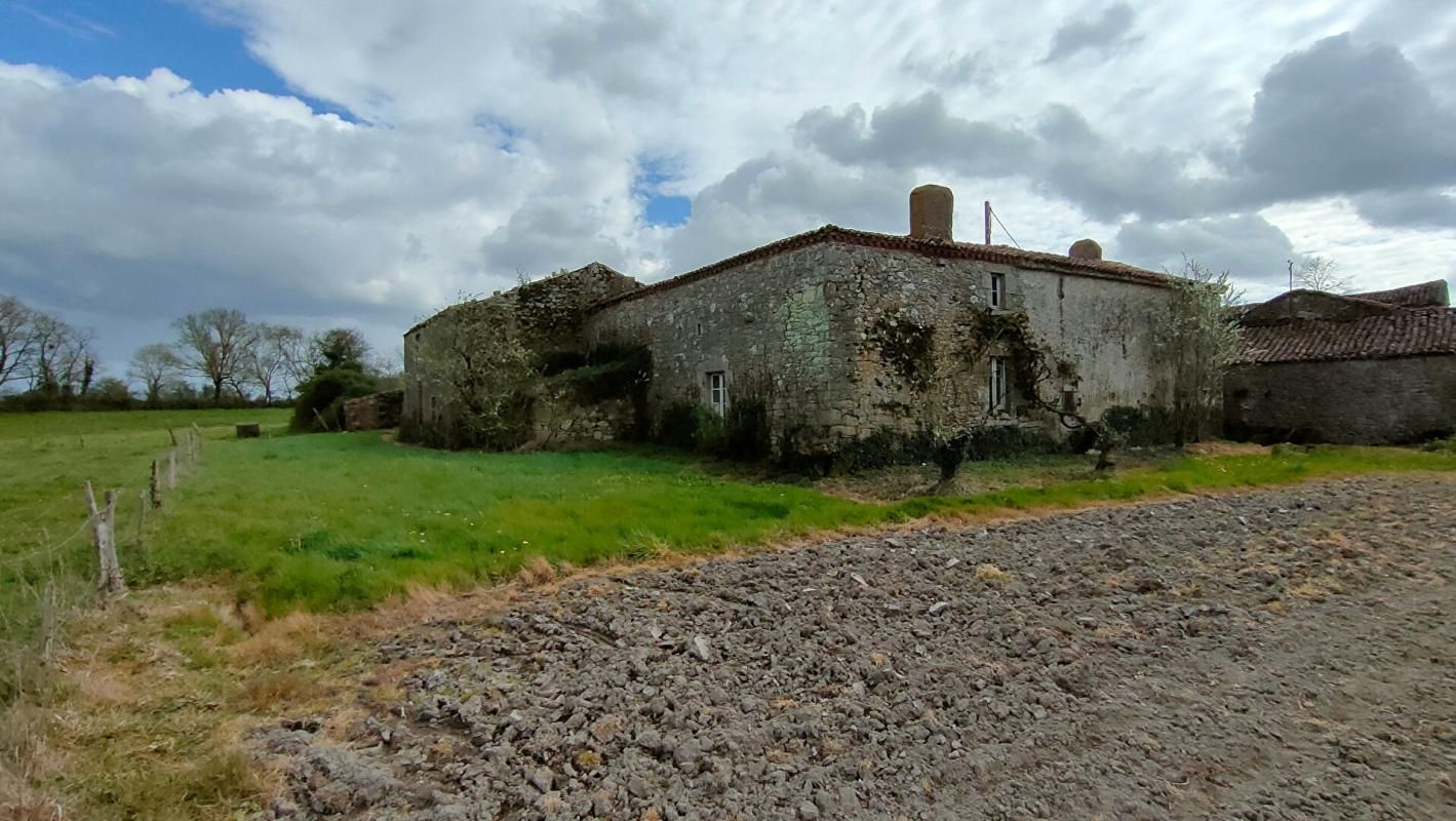 LA VERRIE Maison de village La Verrie 7 pièces 150 m2 3