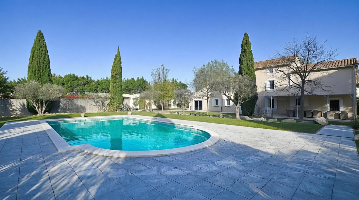 MONTEUX MAS de 11 pièces entièrement rénové à Monteux 1