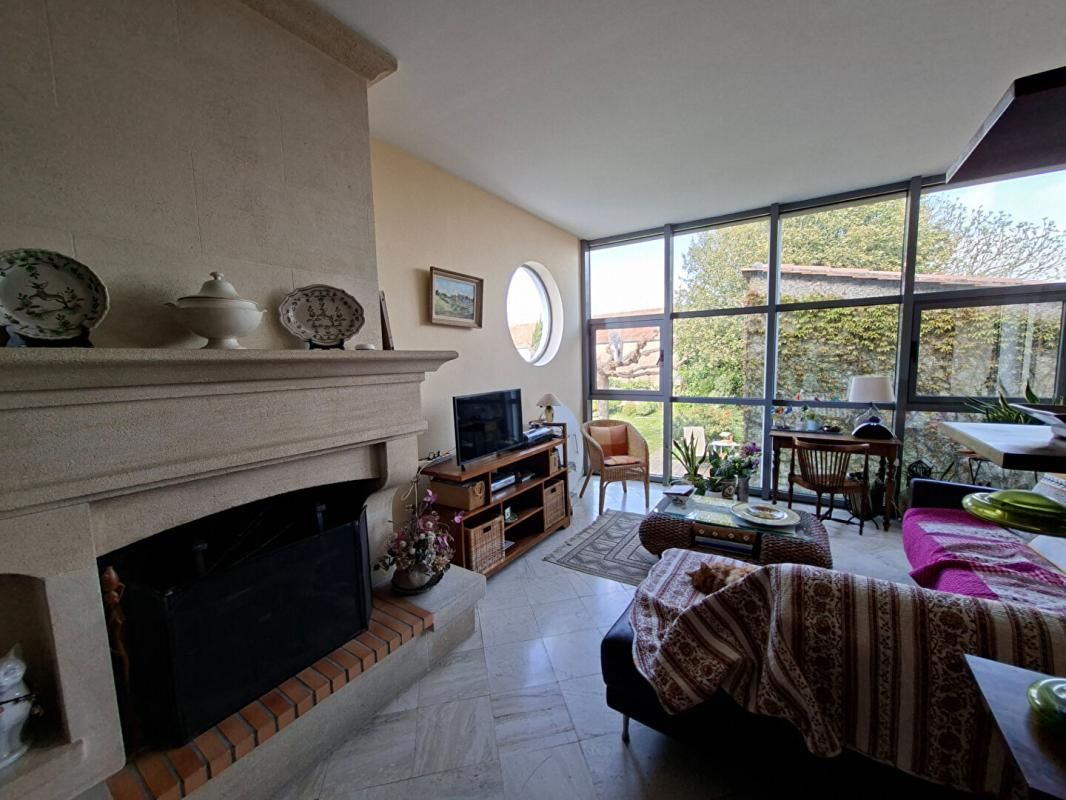 SAINT-ESTEPHE Belle Maison de village pierre à SAINT-Estèphe Médoc 6 pièce(s) 120 m2 4