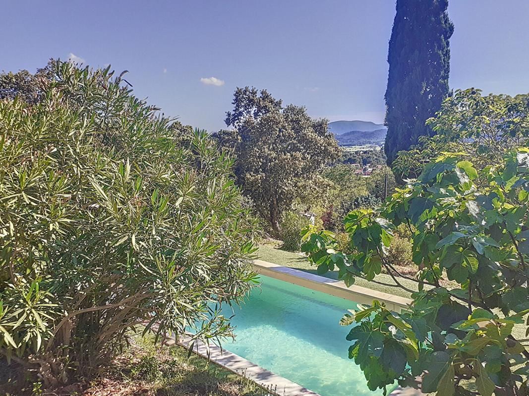 LA ROQUEBRUSSANNE Villa de 144 m2 sur terrain de 5689m² avec vue exceptionnelle et piscine - La Roquebrussanne 1