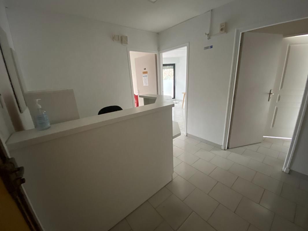 SALON-DE-PROVENCE SALON DE PROVENCE - Bureaux  centre ville 2