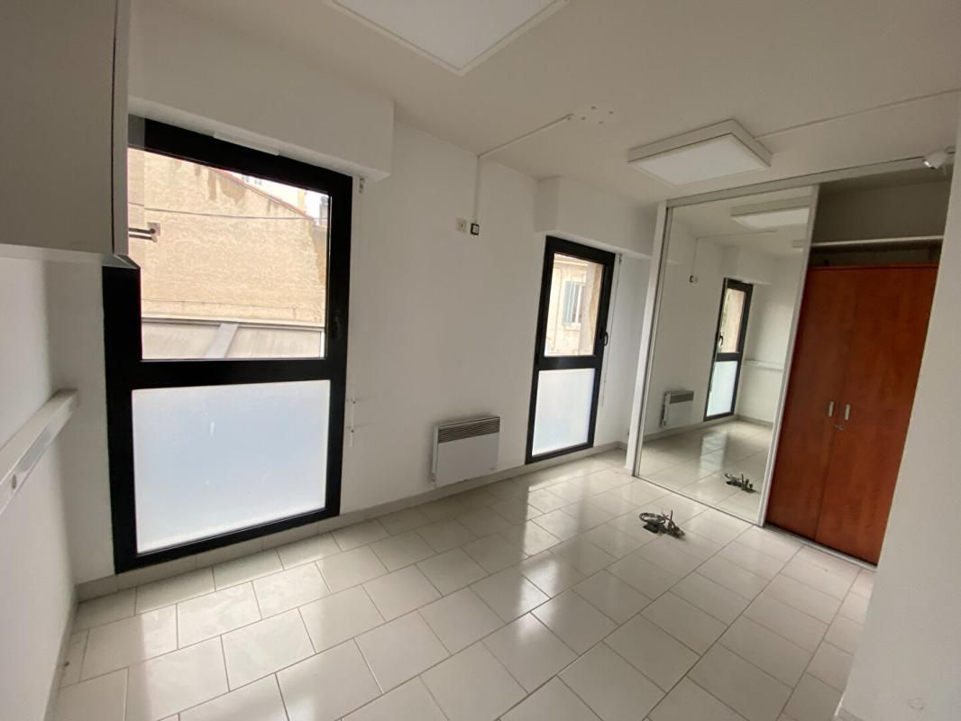 SALON-DE-PROVENCE SALON DE PROVENCE - Bureaux  centre ville 3