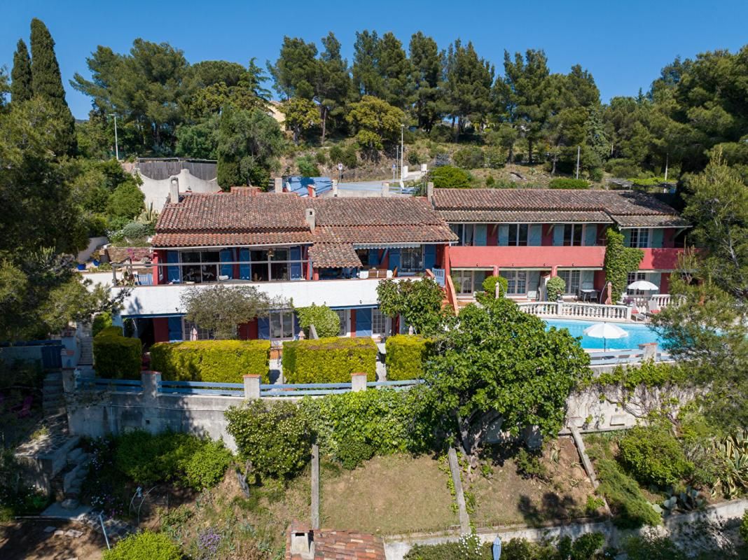 COUP DE COEUR BORMES Superbe  Propriété 360 m2 /2155m²  piscine garages parkings