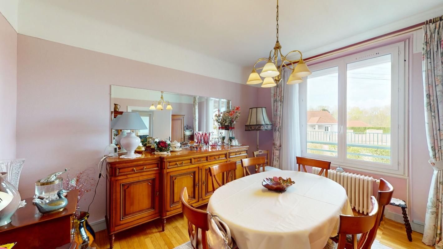 FOECY Maison Foecy  : 140 m² - 6 pièces - 4 chambres - 4