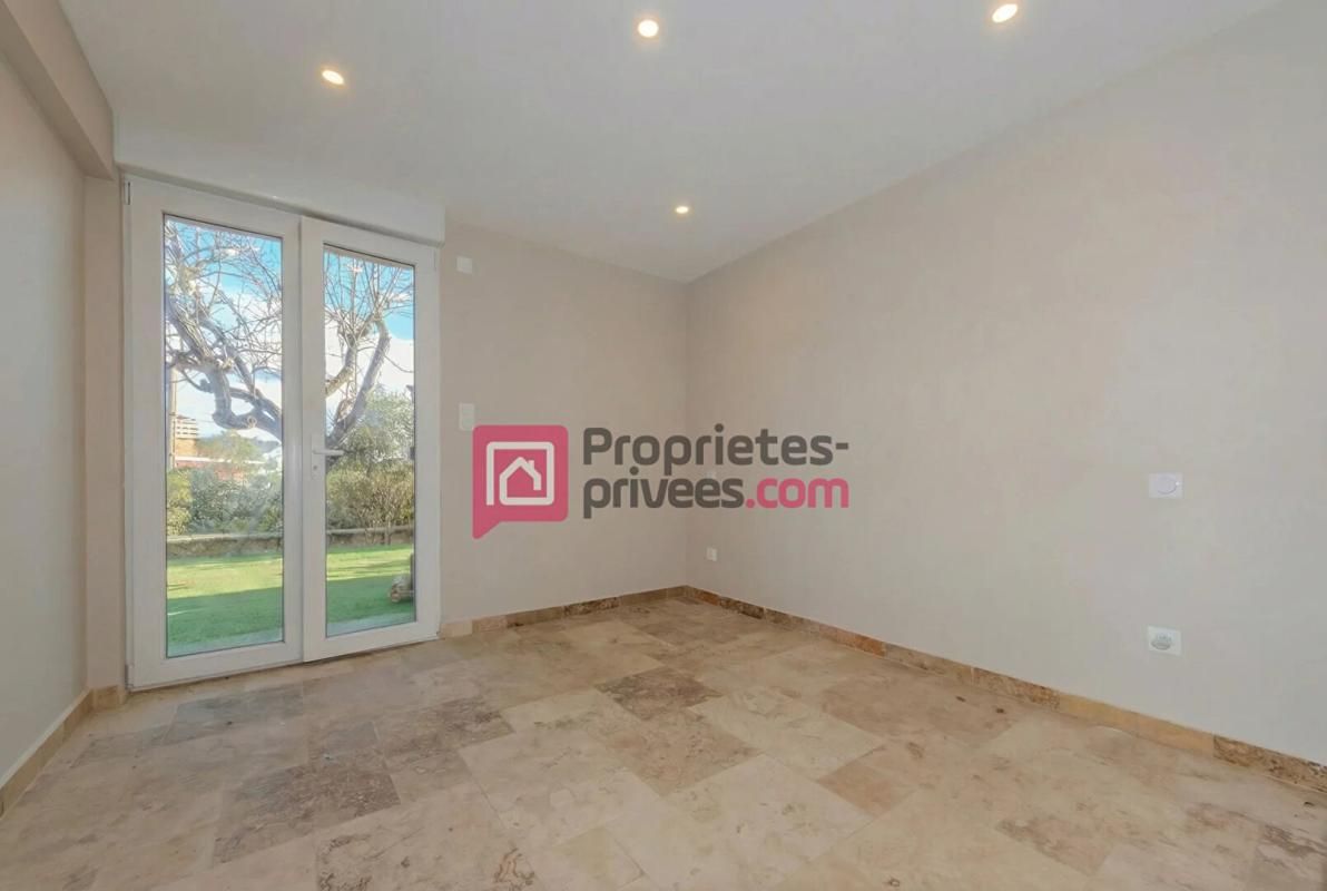 MOUGINS Mougins/Le Cannet villa individuelle rénovée entièrement, 3 pièces 55 m2, terrasse jardin parkings 3