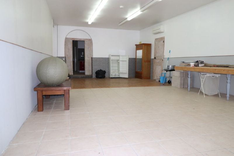 BOURBON-L'ARCHAMBAULT Immeuble Bourbon L Archambault 7 pièce(s) 220 m2 3