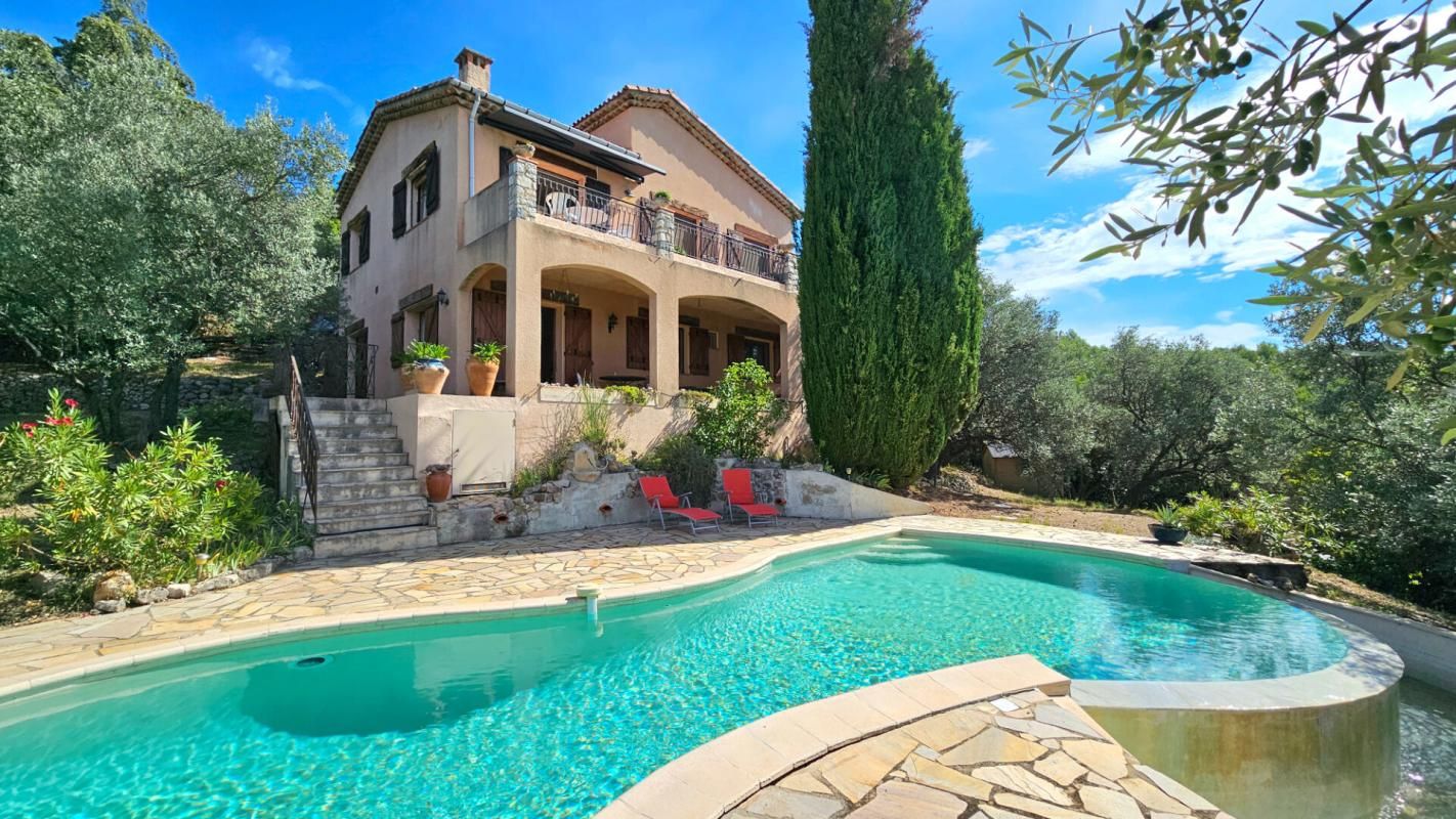 Villa dans un environnement calme avec vue dégagée