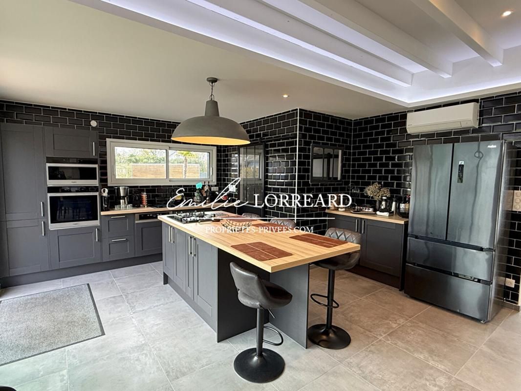 ARNAGE Maison Spay 6 pièce(s) 216 m2 2