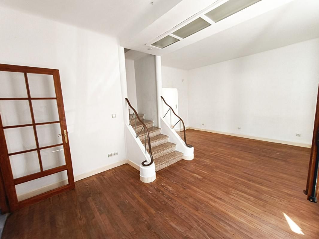 AVIGNON AVIGNON EXTRA MUROS : MAISON DE VILLE AVEC COUR 2