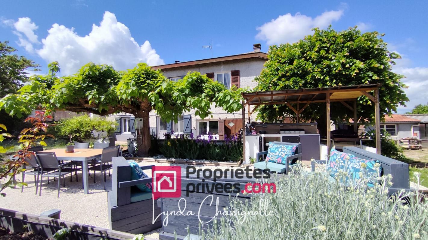 Maison à Vougy - 185m² - 5 chambres - Entièrement rénovée