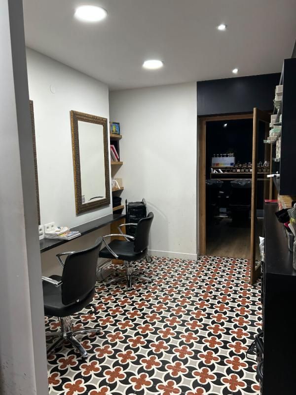 BORDEAUX 33000 BORDEAUX -  centre ville SALON DE COIFFURE  65 m² 3