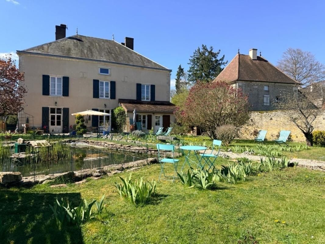 Demeure de prestige Commarin 12 pièce(s) 420 m2 entre PARIS et Lyon