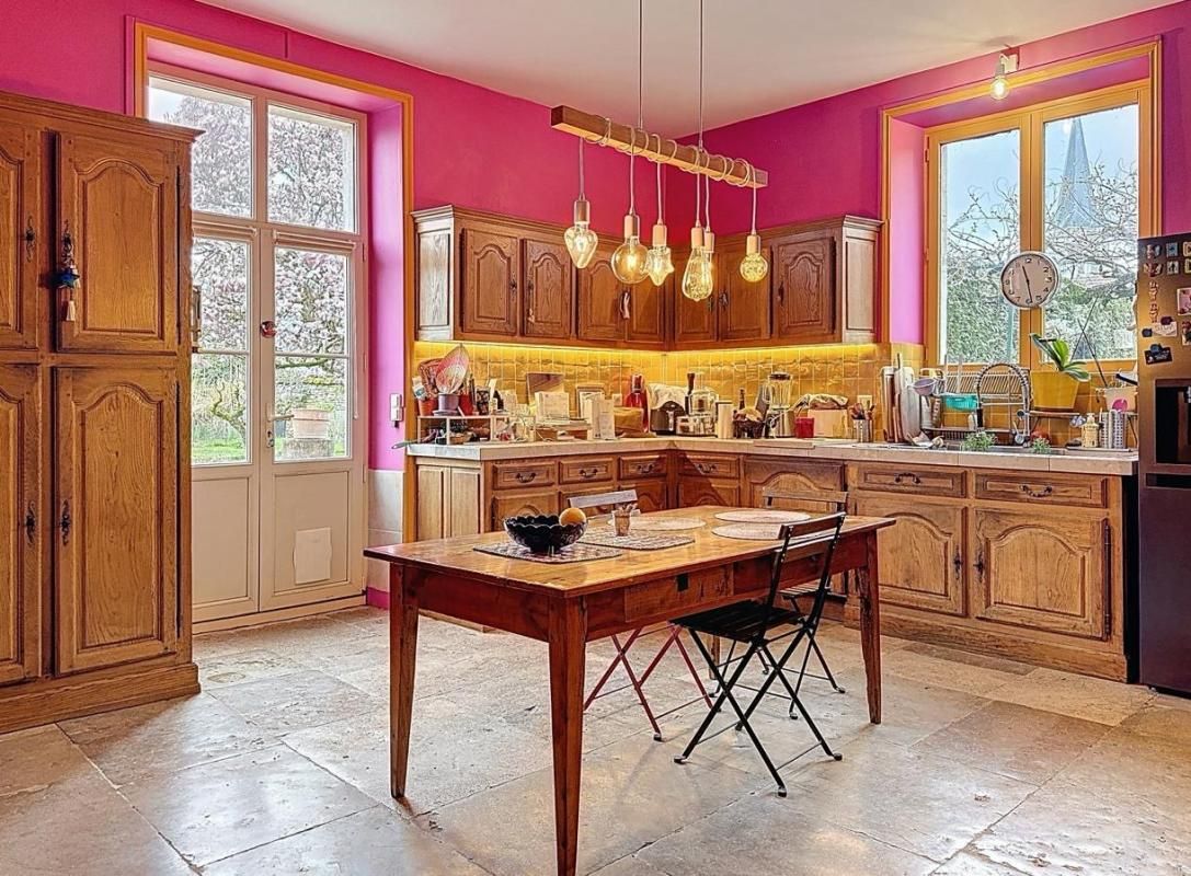 COMMARIN Demeure de prestige Commarin 12 pièce(s) 420 m2 entre PARIS et Lyon 3