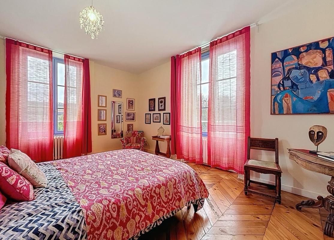 COMMARIN Demeure de prestige Commarin 12 pièce(s) 420 m2 entre PARIS et Lyon 2